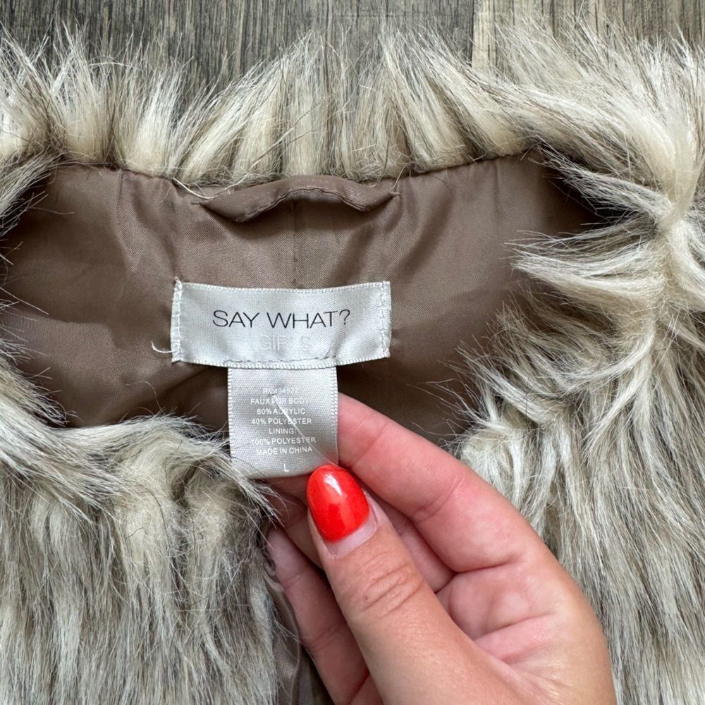 GIRLS FAUX FUR VEST SIZE LARGE - Picture 2 of 2